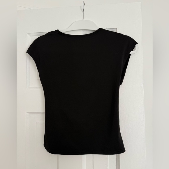 Simple black top - Picture 2 of 9